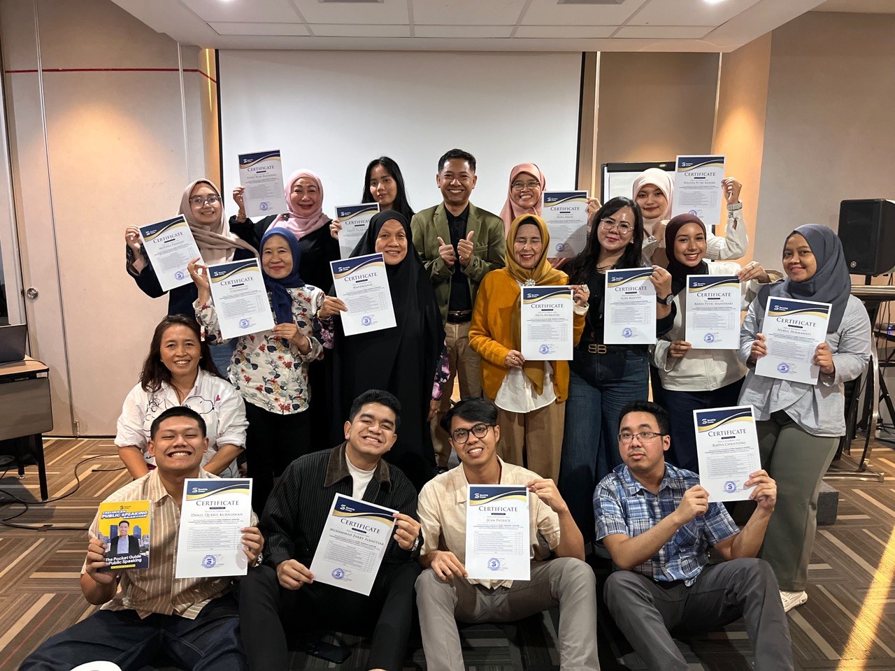 Pengusaha dan Profesional Tingkatkan Kompetensi Komunikasi dalam Pelatihan Public Speaking dan Leadership Communication di Jakarta
